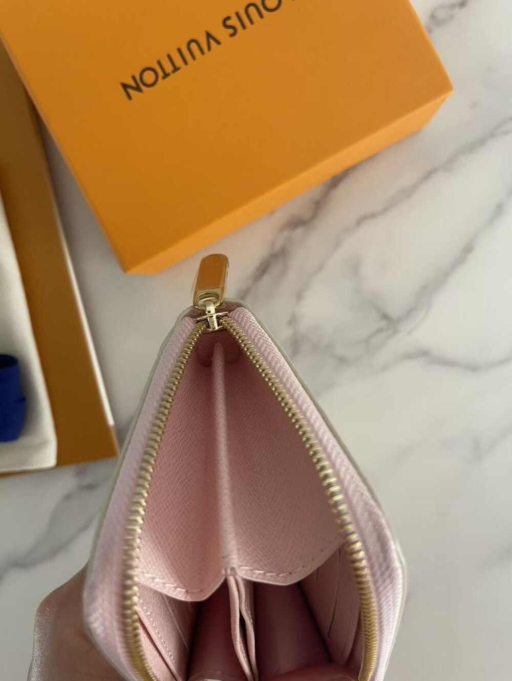 Louis Vuitton Zippy Coin Purse - Picture 7 of 10